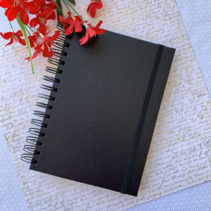 Caderno A5 (médio) Sem Pauta 100 Folhas Pretas 120g