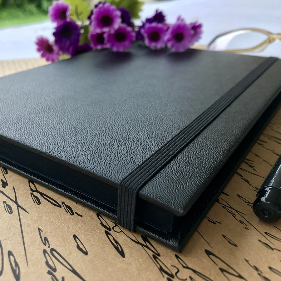 Caderno A5 (médio) Pontilhado 100 folhas Pretas 80g - Imagem 2