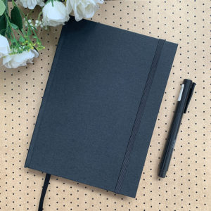 Caderno A5 (médio) Sem Pauta 80 folhas de 90g