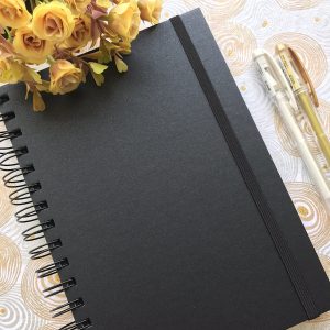 Caderno A5 (médio) Sem Pauta 100 Folhas Pretas 120g