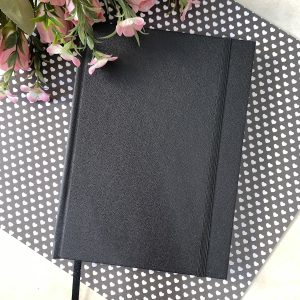 Sketchbook A5 (médio) sem Pauta 96 Folhas Pretas de 120g
