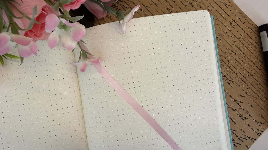 Caderno A5 (médio) Pontilhado 96 Folhas de 140g - Imagem 3