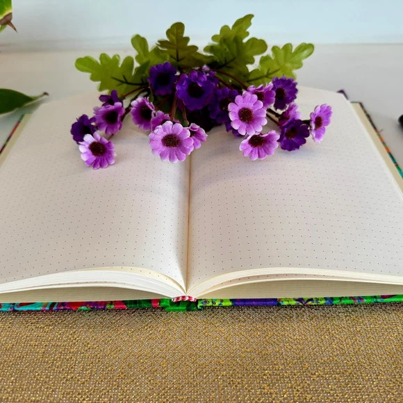 Pronta Entrega - Caderno A5 (médio) Pontilhado 96 Folhas de 80g - Imagem 3