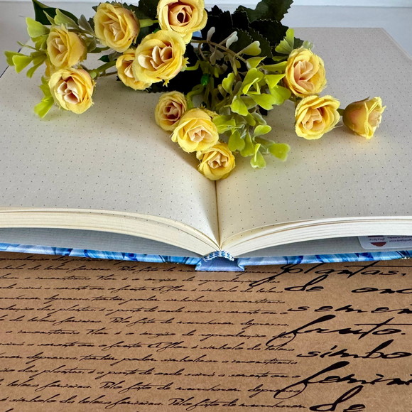 caderno-a5-medio-pontilhado-96-folhas-de-90g-tradicional