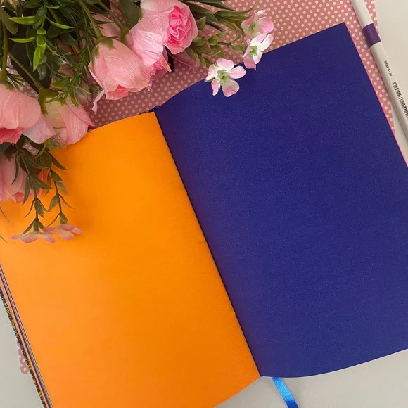 Pronta Entrega - Caderno A5 (médio) sem Pauta 100 Folhas Coloridas de 80g - Imagem 4