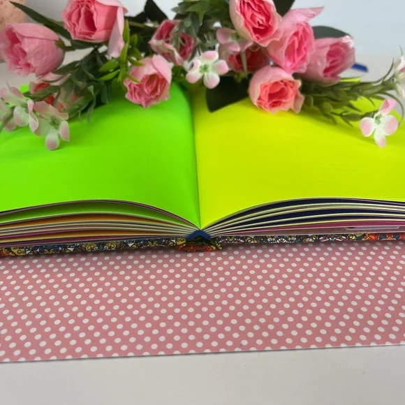 caderno-a5-medio-sem-pauta-100-folhas-coloridas-de-80g-neon