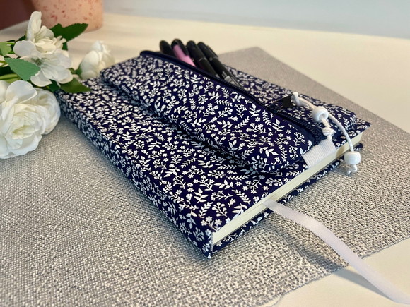 Pronta Entrega - Caderno A5 (médio) sem Pauta 100 Folhas de 80g com Estojo - Imagem 3