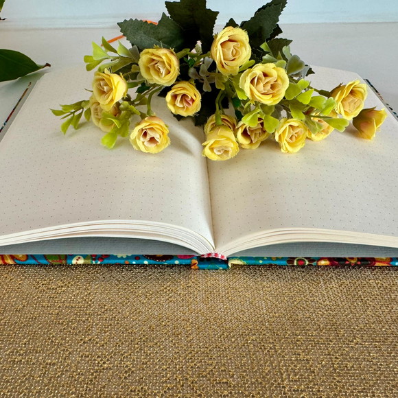 caderno-a5-medio-pontilhado-100-folhas-de-80g-feito-a-mao