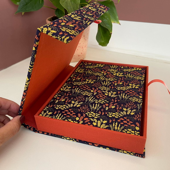 caderno-a5-medio-sem-pauta-120-folhas-de-90g-pontilhado