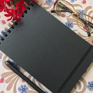 Pronta Entrega - Caderno A5 (médio) sem Pauta 50 Folhas Pretas de 120g