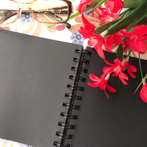 Pronta Entrega - Caderno A5 (médio) sem Pauta 50 Folhas Pretas de 120g - Imagem 4