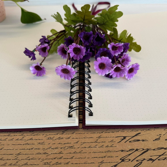 caderno-grande-pontilhado-96-folhas-de-120g-pontilhado