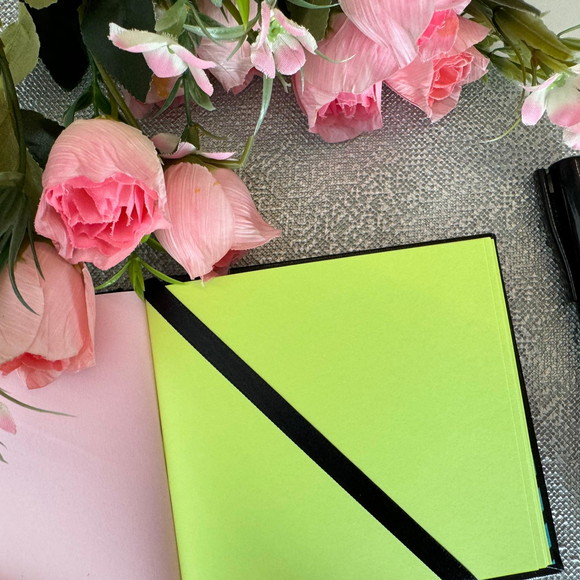 Pronta Entrega - Caderno Pequeno 11x10 sem Pauta 90 Folhas Coloridas de 120g - Imagem 4